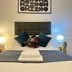 Family Four Bedroom Villa Near Oxford Street