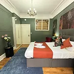 Family Four Bedroom Villa Near Oxford Street