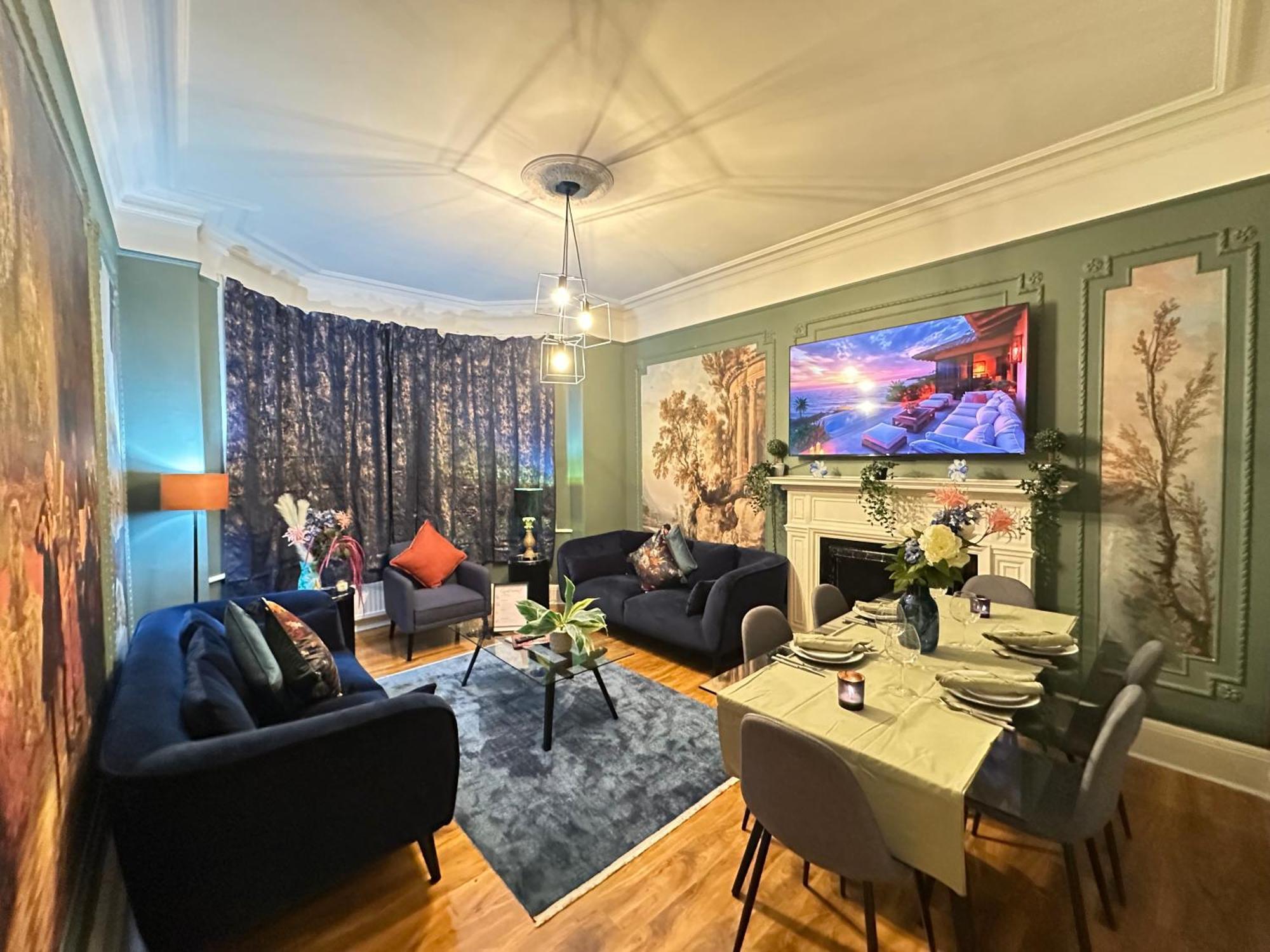 Family Four Bedroom Near Oxford Street Apartment