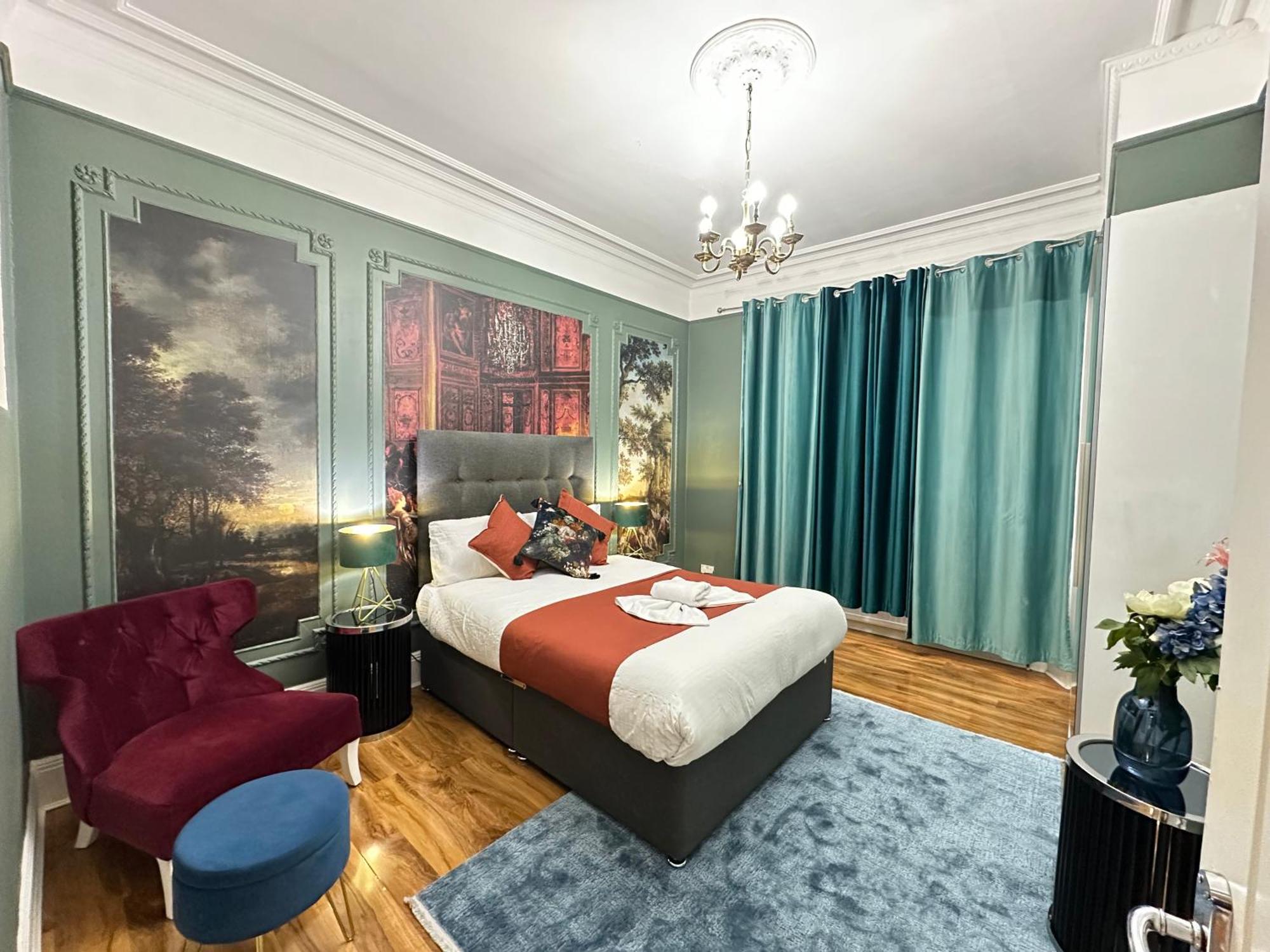 Family Four Bedroom Near Oxford Street Apartment *